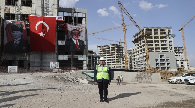 Adalet Bakanı Bekir Bozdağ, Şanlıurfa Şehir Hastanesi inşaatında incelemede bulundu: