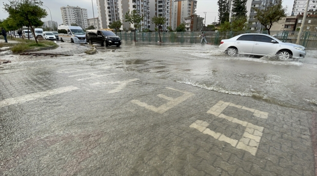 Adana'da sağanak ve dolu etkili oldu