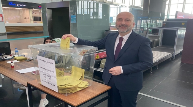 AK Parti'den seçilen milletvekilleri İstanbul Havalimanı'nda oylarını kullandı