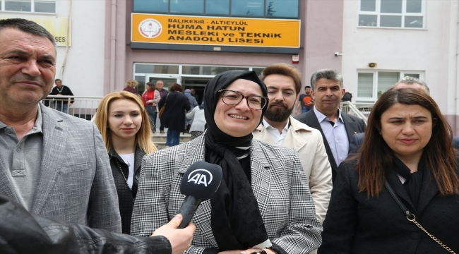 AK Parti Genel Başkan Yardımcısı Uygur, oyunu Balıkesir'de kullandı