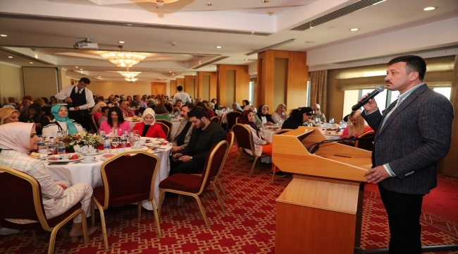 AK Parti'li Dağ, İzmir'de partisinin kadın buluşmasında konuştu
