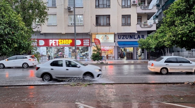 Antalya'da sağanak etkili oluyor