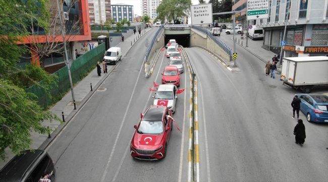 Bağcılar'da engelli gençlere Togg eşliğinde asker uğurlama konvoyu düzenlendi