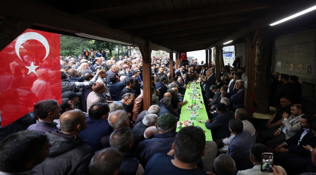 Bakan Akar, Kayseri'nin Yeşilhisar, Yahyalı ve Develi ilçelerinde vatandaşlarla bir araya geldi