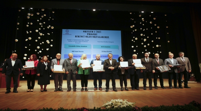 Bakan Dönmez, Eskişehir'de "Okulum Bir İnci Projesi Ödül Töreni"nde konuştu