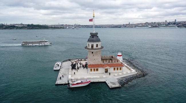 Bakan Ersoy, "Kız Kulesi, bu akşam 21.00'den itibaren ışık ve lazer şovuyla açılıyor"