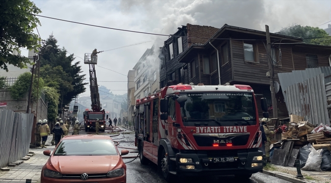 Beykoz'da ahşap binada çıkan yangın söndürüldü 