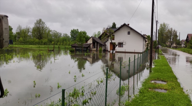 Bosna Hersek'te meydana gelen selde yüzlerce ev ve iş yerini su bastı