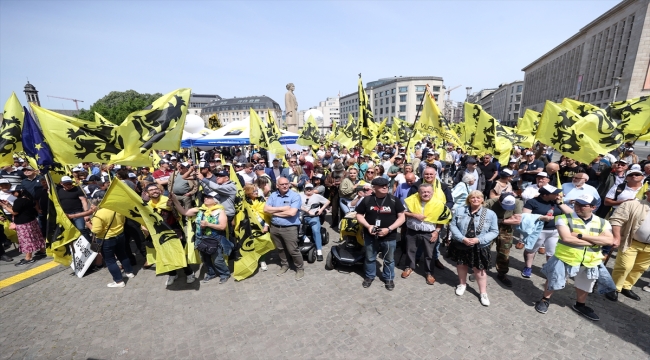 Brüksel'de aşırı sağcı parti ve onun karşıtları çifte gösteri düzenledi