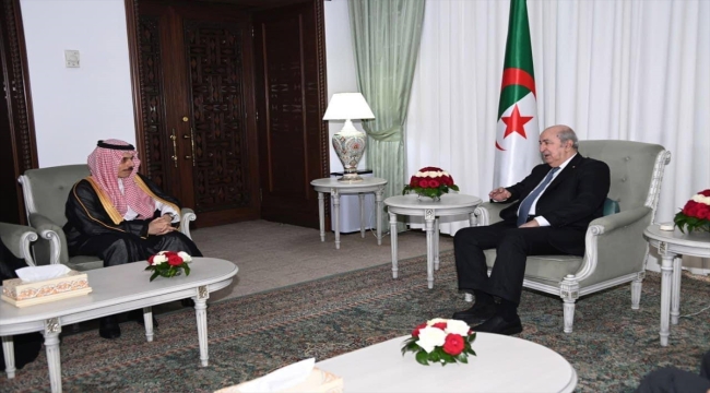 Cezayir Cumhurbaşkanı Suudi Arabistan Dışişleri Bakanı'yla Arap Birliği Zirvesi'ni görüştü