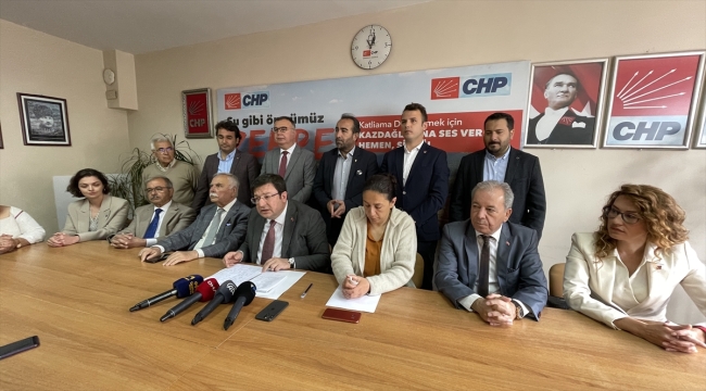 CHP Genel Başkan Yardımcısı Erkek, partisinin Çanakkale il başkanlığında konuştu