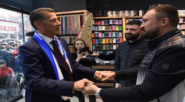Cumhurbaşkanı adayı Sinan Oğan, Erzurum'da esnaf ziyareti yaptı