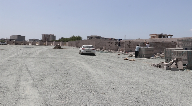 Depremden etkilenen Hatay'da "Nevşehir Kapadokya Sebze Hali"nin yapımı sürüyor 