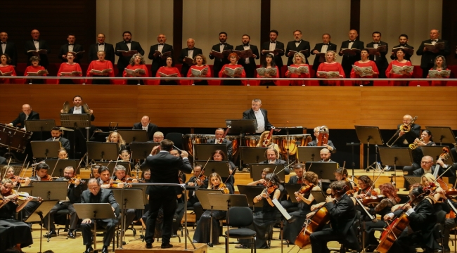 Devlet Çoksesli Korosu ve İZDSO konser verdi