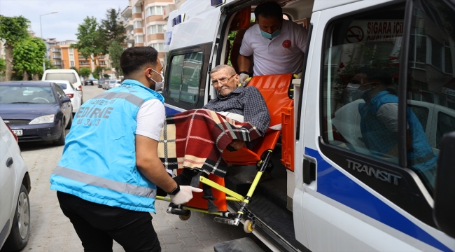 Edirne'de evde tedavi gören hastalar, ekiplerin yardımıyla oy kullandı