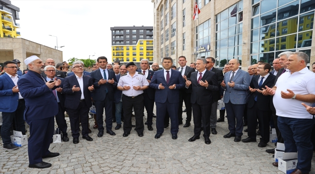 Edirne'de iş insanlarının desteğiyle alınan 21 araç emniyet müdürlüğüne teslim edildi