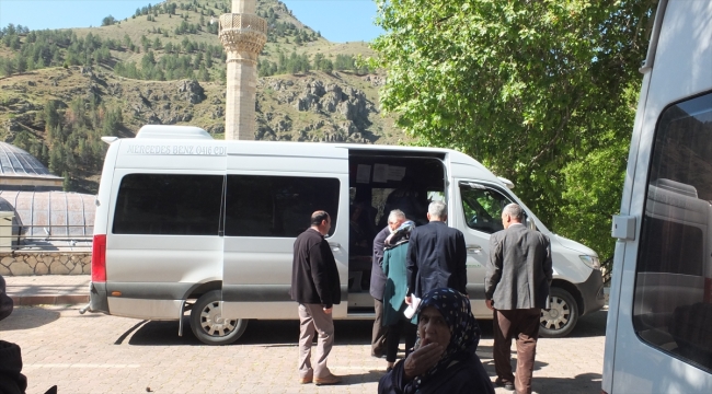 Elazığ'da barınan depremzedeler oy kullanmak için memleketleri Malatya'ya gitti 