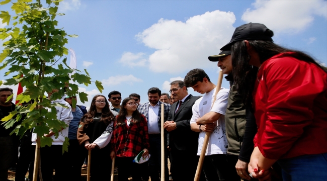 Enerji ve Tabii Kaynaklar Bakanı Dönmez, TEI'de üniversite öğrencileriyle buluştu