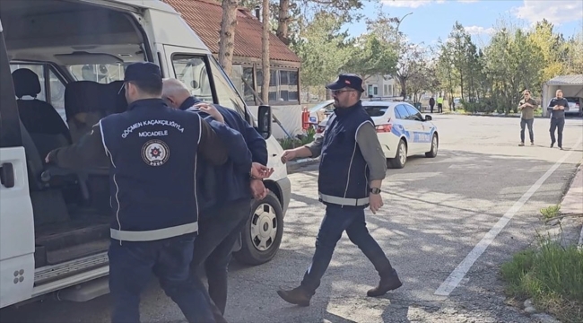 Erzincan'da 8 düzensiz göçmen yakalandı