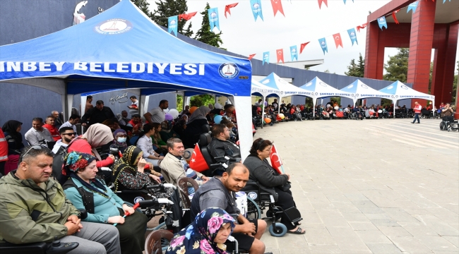 Eski Adalet Bakanı Gül, tekerlekli sandalye dağıtım töreninde konuştu