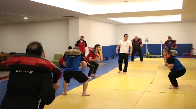 Görme engelli judocular yeni şampiyonluklar için Erzurum'da güç depoluyor