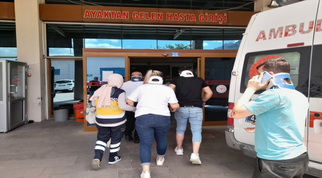 Konya'da yolcu otobüsünün kamyona çarpması sonucu 1 kişi öldü, 15 kişi yaralandı