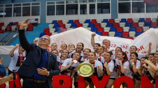 Hentbol Kadınlar 1. Lig'de şampiyon Bursa Büyükşehir Belediyesi oldu