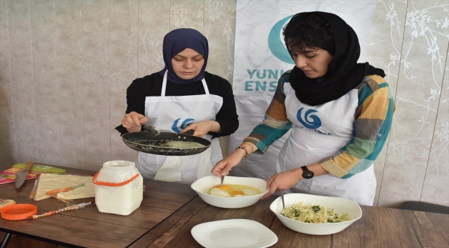  İranlı kadınlar YEE'nin açtığı atölyede Türk yemeklerini öğreniyor