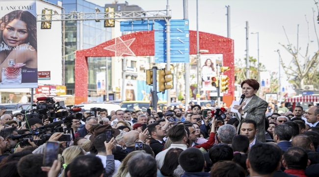 İYİ Parti Genel Başkanı Akşener, Kadıköy'de vatandaşlara hitap etti