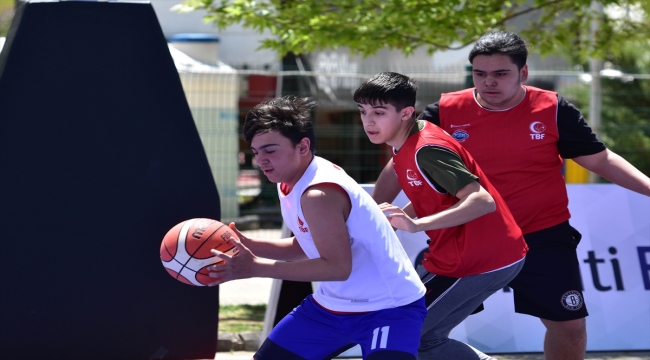 Kahramanmaraş'ta depremzede çocuklar için basketbol turnuvası düzenlendi