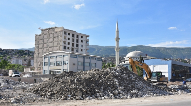 Kahramanmaraş'ta yıkım ve enkaz kaldırma çalışmaları sürüyor