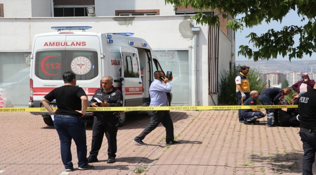 Kayseri'de 13. kattaki evlerinin balkonundan düşen anne ve iki çocuğu yaşamını yitirdi