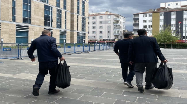 Kayseri, Niğde ve Nevşehir'de seçimde kullanılacak malzeme torbaları sandık kurulu başkanlarına verildi