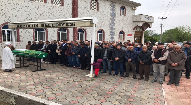 Manisa'da maden ocağındaki toprak kaymasında ölen işçinin cenazesi Sakarya'da toprağa verildi