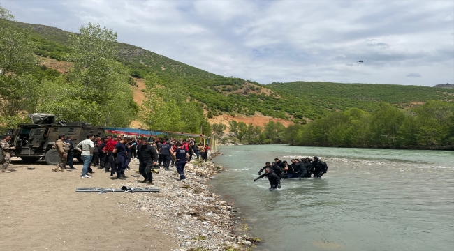 Munzur Çayı'nda kaybolan 3 kişiden 1'nin cansız bedenine ulaşıldı