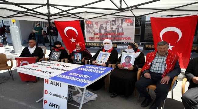 Muşlu aileler çocukları için HDP önündeki eylemlerini sürdürdü