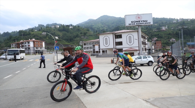 Rize'de bisiklet tutkunları "Sen de bisikletini al gel" etkinliğinde pedal çevirdi