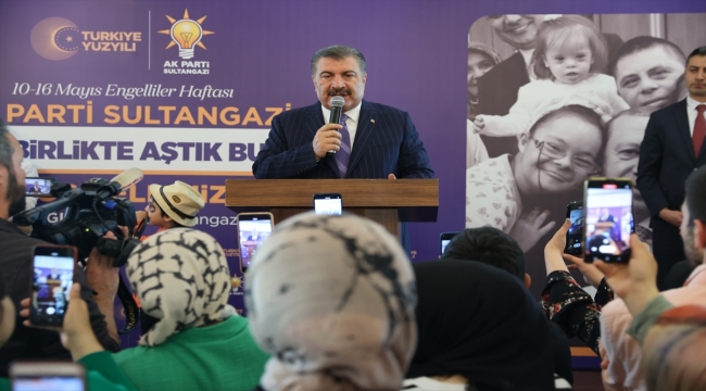 Sağlık Bakanı Koca, Sultangazi'de engelli vatandaşlar ve aileleriyle buluştu
