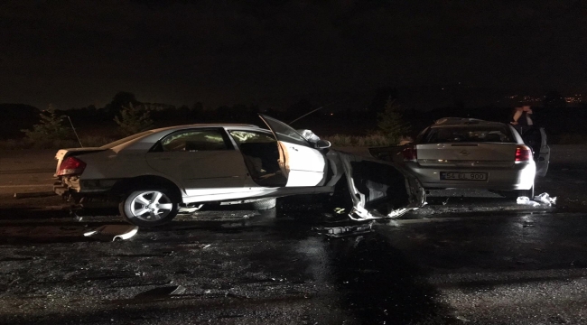 Sakarya'da iki otomobilin çarpışması sonucu 1 kişi öldü, 4 kişi yaralandı