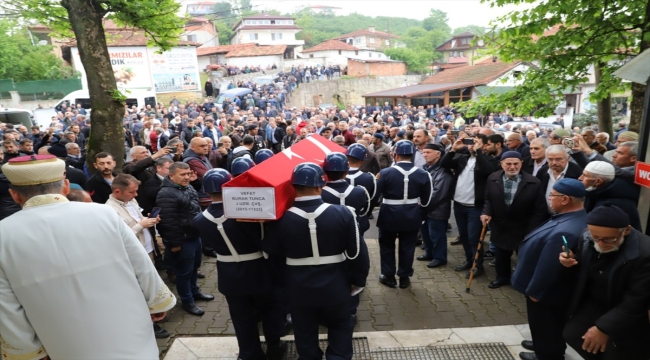 Sakarya'da trafik kazası sonrası yaşamını yitiren uzman çavuş defnedildi