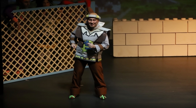 Samsun Devlet Opera ve Balesi "Keloğlan ile Uzaylılar" çocuk oyununu sahneledi