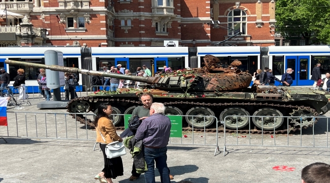 Savaşta tahrip edilen Rus tankı Amsterdam'da sergileniyor