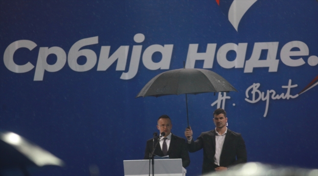 Sırbistan'da Cumhurbaşkanı Vucic'e destek mitingine binlerce kişi katıldı