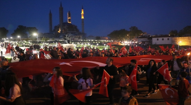 Trakya'da 19 Mayıs dolayısıyla fener alayı ve gençlik yürüyüşü düzenlendi