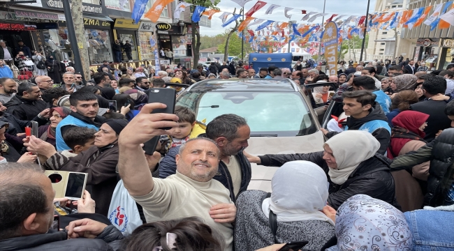 Türkiye'nin yerli aracı Togg'a Avcılar'da yoğun ilgi