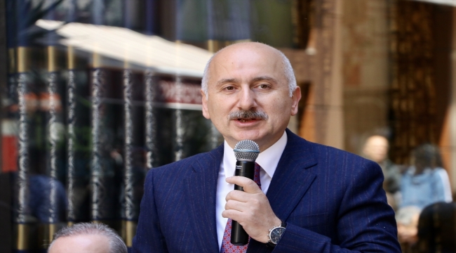 Ulaştırma ve Altyapı Bakanı Karaismailoğlu, Trabzon'da esnafla bir araya geldi