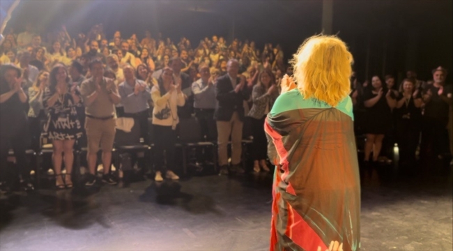 10. Frankfurt Türk Tiyatro Festivali'nde "Kelepçe Kullanma Kılavuzu" yerine "Shirley" sahnelendi