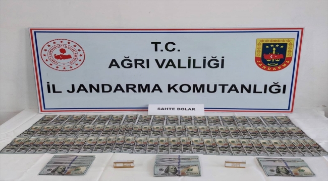 Ağrı'da, İran'dan gelen yolcu otobüsünde sahte dolar ele geçirildi