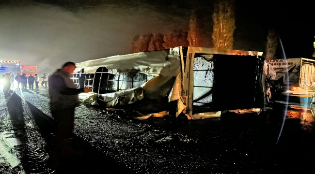 AK Parti Grup Başkanvekili Yenişehirlioğlu ve oğlu Afyonkarahisar'da trafik kazasında yaralandı