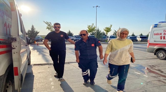 Aksaray'da bir kişi fenalaşan torunu için gelen ambulansın şoförünü darbetti